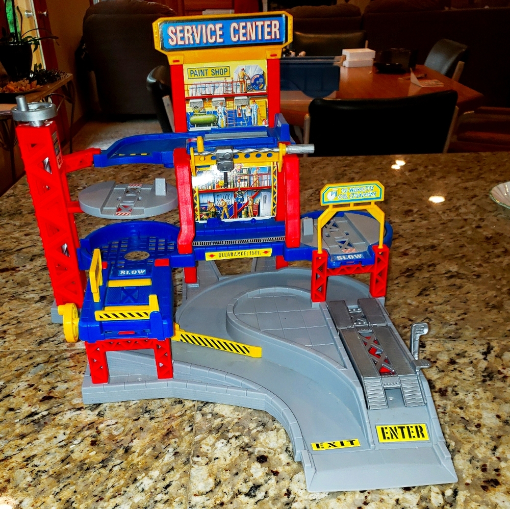 🌺FINAL CLEARANCE SALE🌺 Hot Wheels City Service Center